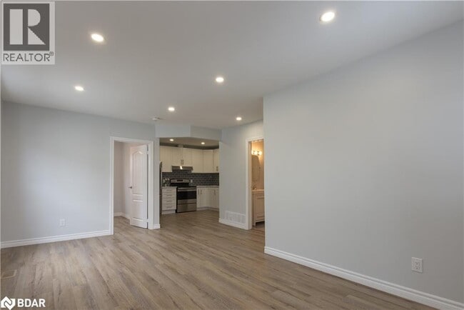 Building Photo - 554 Mary St