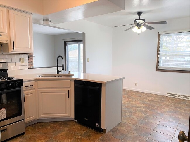 Kitchen - 3600 S 92nd St