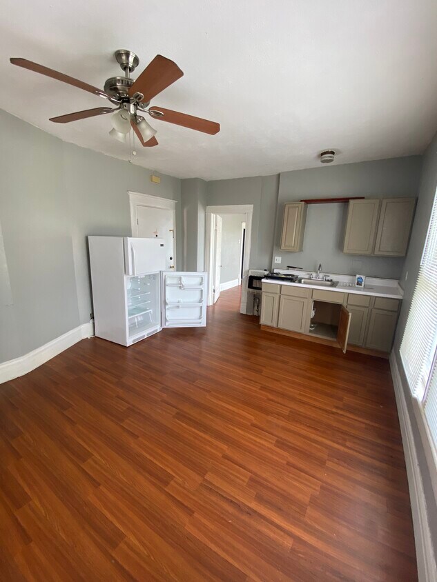 Primary Photo - 1410 W Oak St