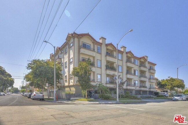 Foto del edificio - 601 Serrano Ave