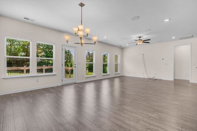 Foto del edificio - 633 Castle Rd