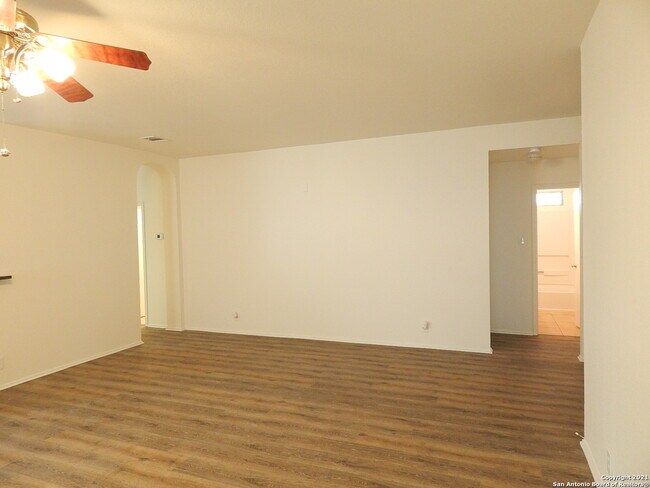 Building Photo - 559 Granite Cliff