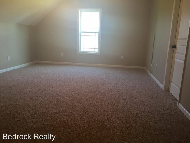 Building Photo - 3 br, 2.5 bath House - 590 Oakridge Dr