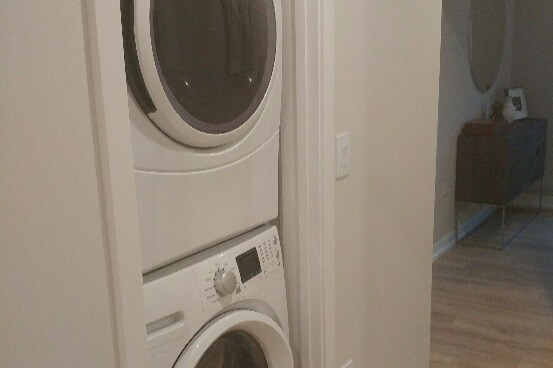 Washer/Dryer - 740 N Hudson Ave