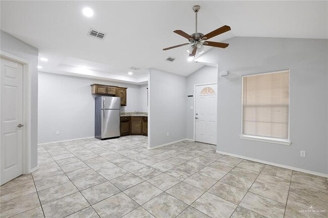 Building Photo - 416 E 5th St