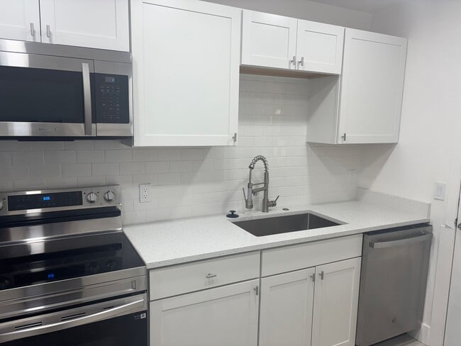 Foto del edificio - Beautiful, newly renovated 3/2 Condo in a ...