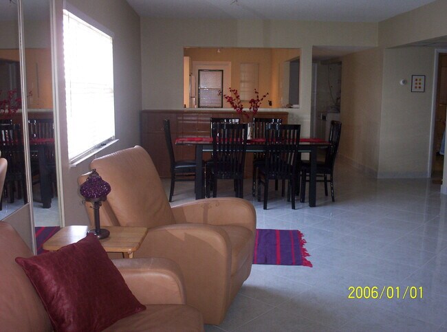 Building Photo - 320 S Surf Rd