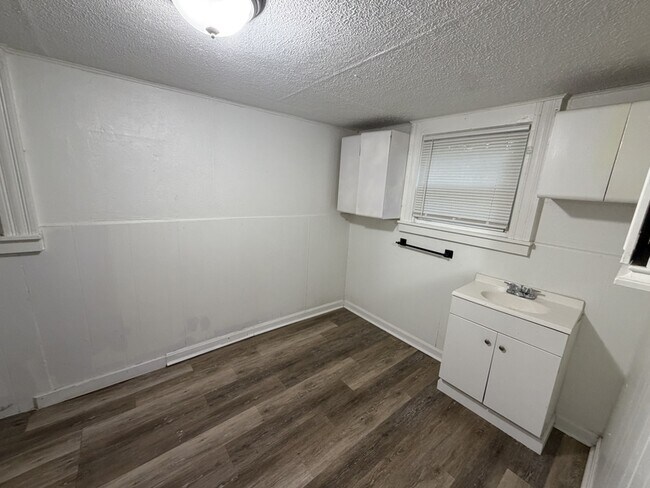 Building Photo - 875 E 154th St