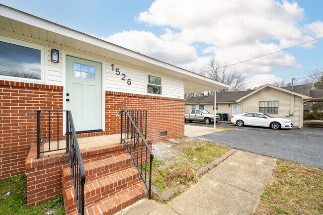 Building Photo - 3-bedroom, 2 bathrooms for rent!