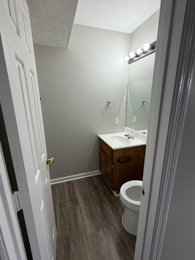 Building Photo - 211 Aqueduct Dr