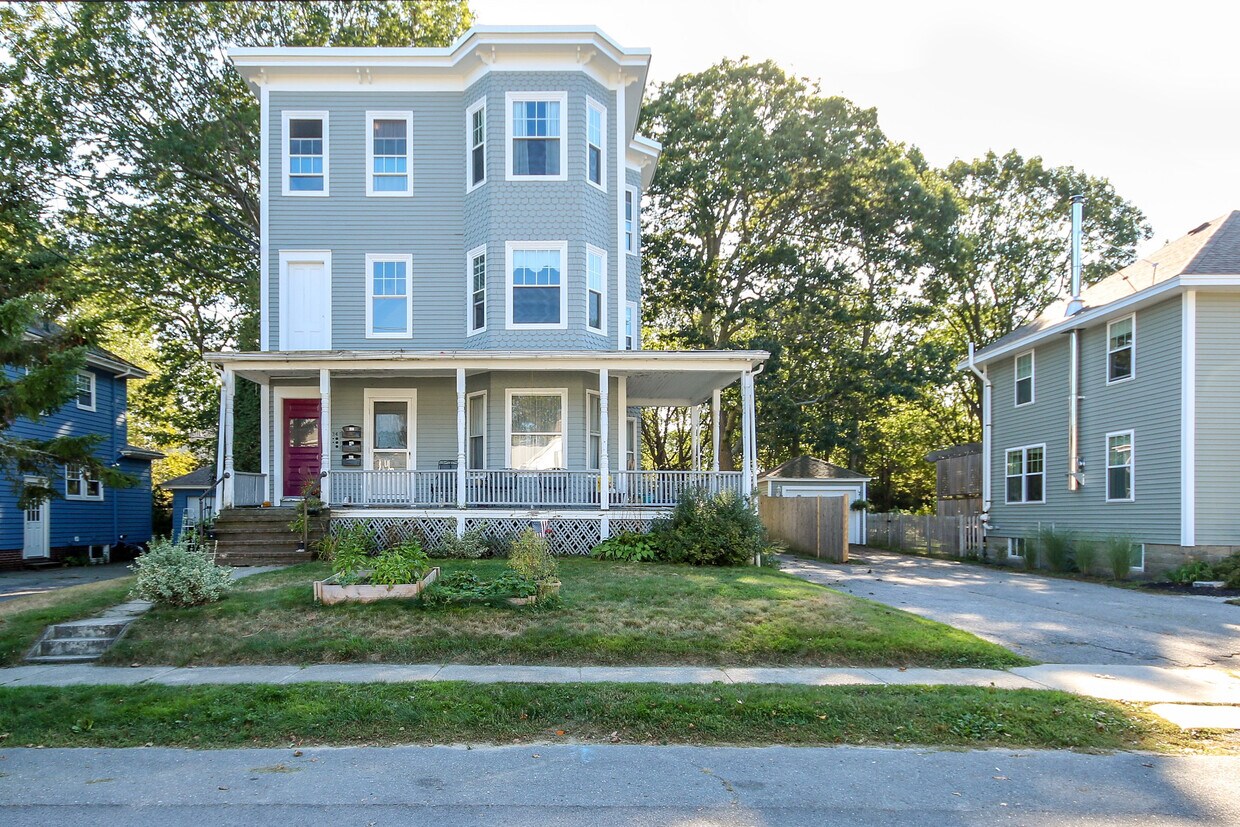 Primary Photo - 34 Chase St