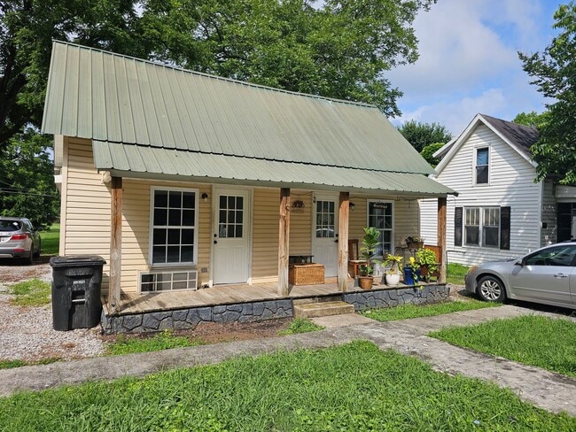 Building Photo - Beautifully Updated Duplex in Central Tull...