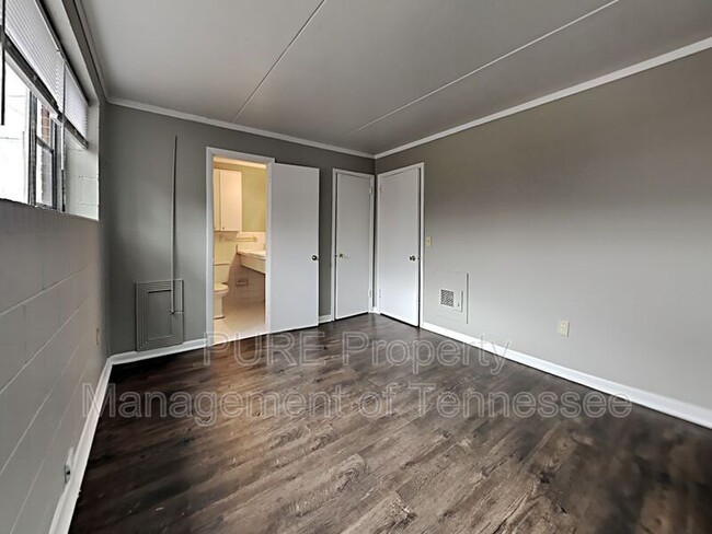 Building Photo - 2525 Merry Oaks Dr