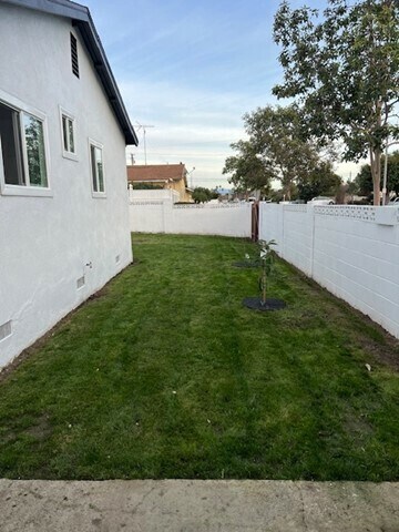Building Photo - 10844 Courson Dr