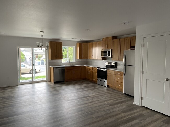 Building Photo - 2829 W Marina Dr