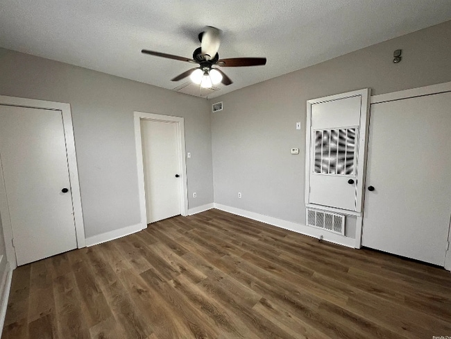 Building Photo - 1020 Kavanaugh Blvd