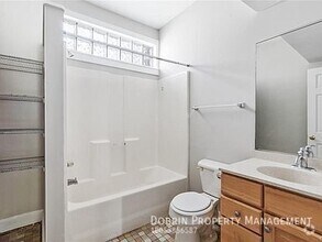 Building Photo - 1322 W Clay St