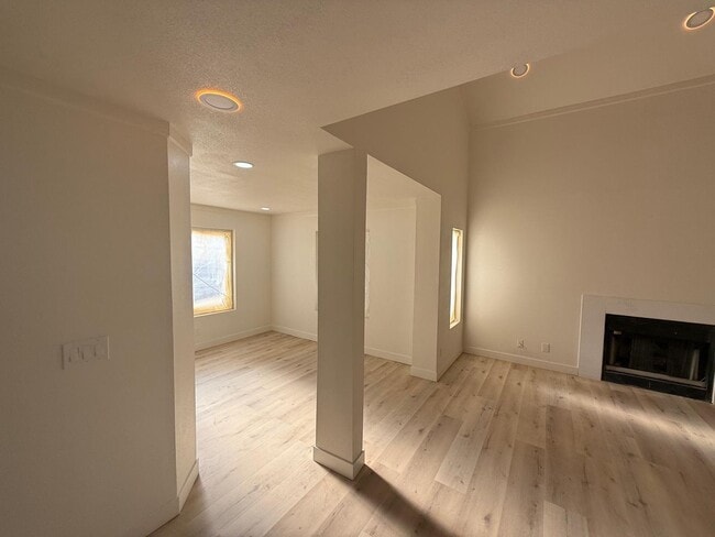 Building Photo - 3305 Paragon Dr