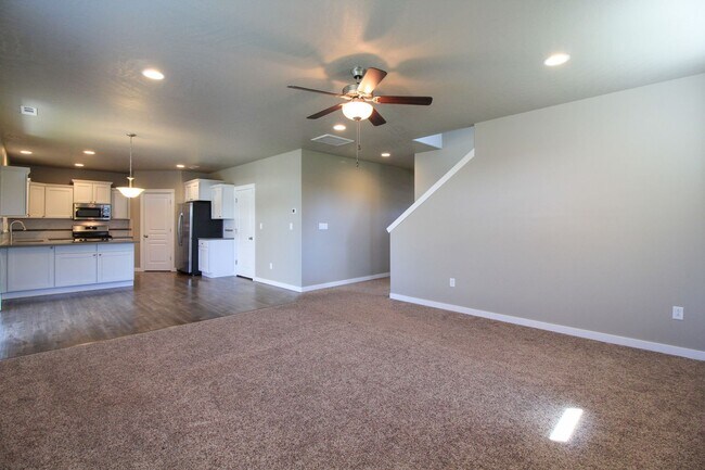 Foto del edificio - 4 Bedroom, 2.5 Bath Home in South Kennewick