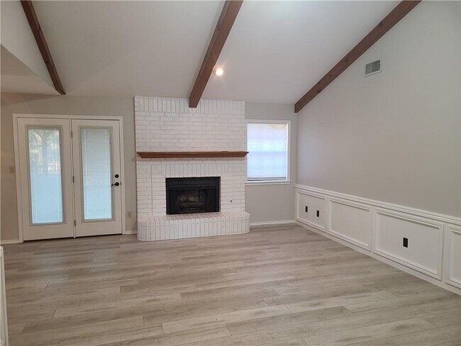 Building Photo - 1700 Foxfire Dr