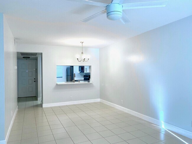 Foto del edificio - 6716 Palmetto Cir S