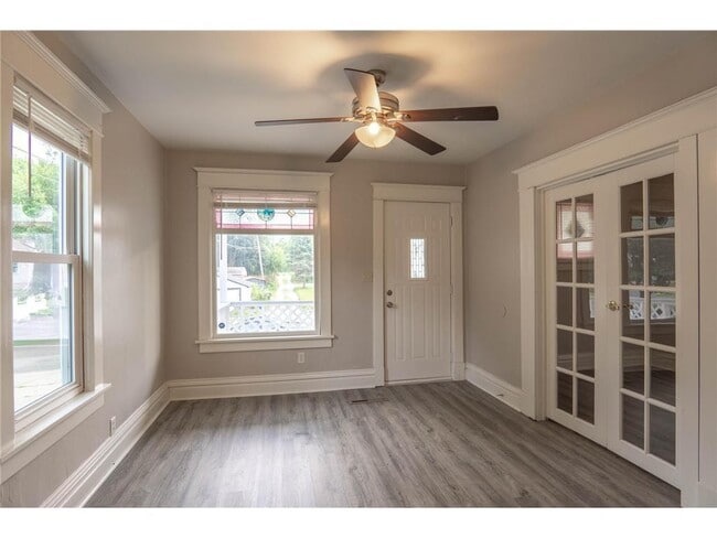 Building Photo - 1333 E Pacific St