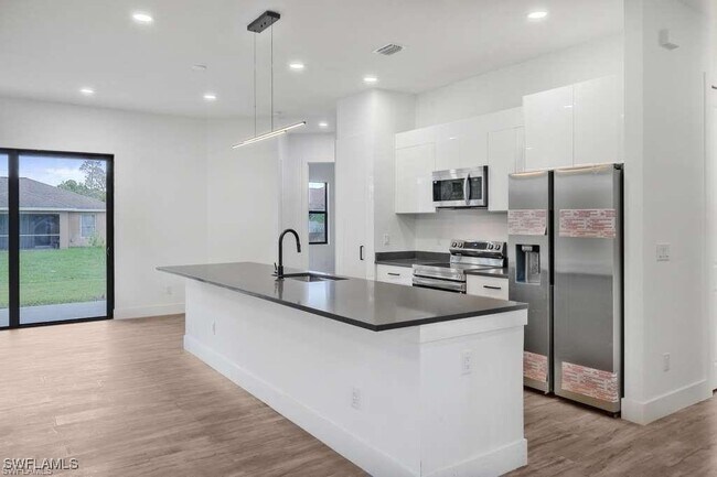 Foto del edificio - 812 Homestead Rd S