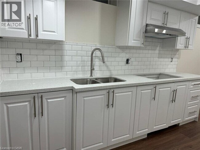 Building Photo - 44 Sugarberry Dr