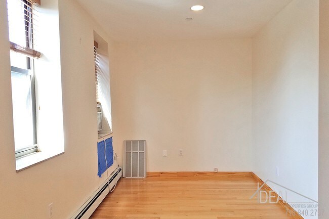 Building Photo - 759 58th St