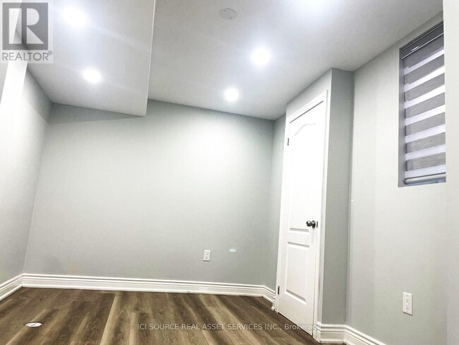 Building Photo - 142 Yates Dr