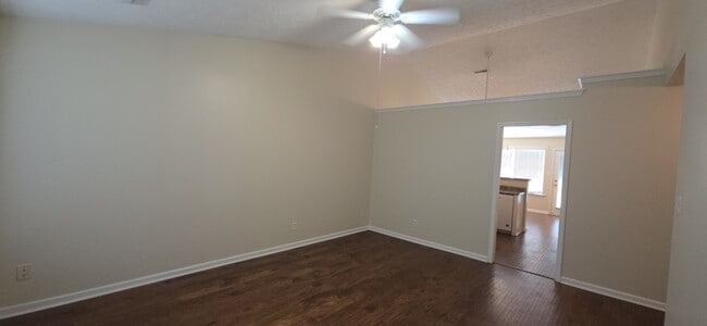 Building Photo - 528 McKean Dr