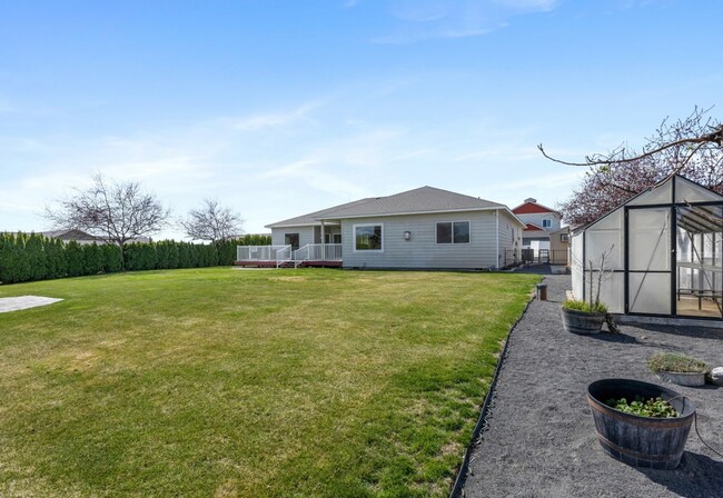 Building Photo - Lakefront Home in Cascade Valley