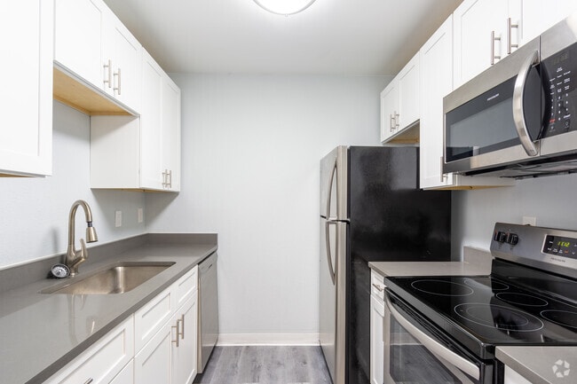 1HAB, 1BA 588 ft² - Springs at 1100