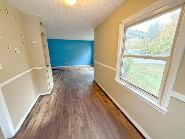 Building Photo - 3 BED, 1 BATH BEAUTIFUL SINGLE-FAMILY HOME IN CLEVELAND!