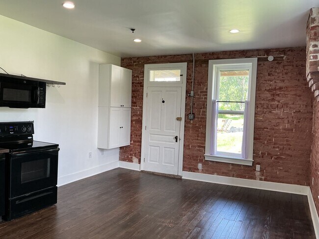 Building Photo - 53 E Canal Rd