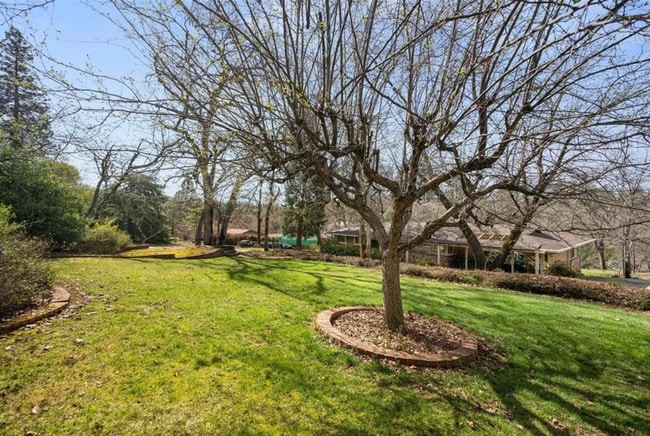 Building Photo - 419 Greenwood Dr