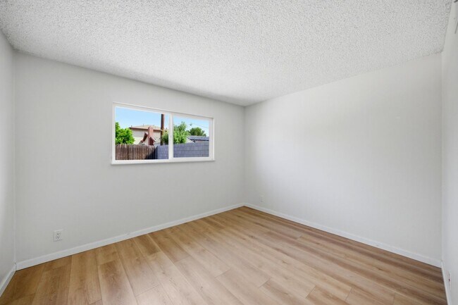 Building Photo - 5681 Mangrum Dr