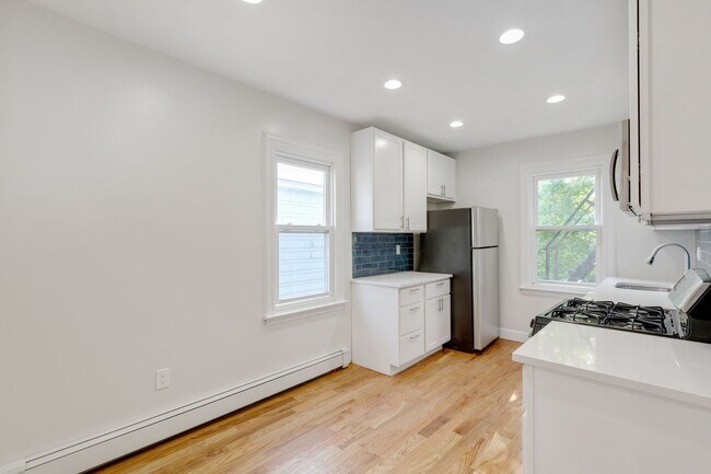 Building Photo - 161 Ashland Ave
