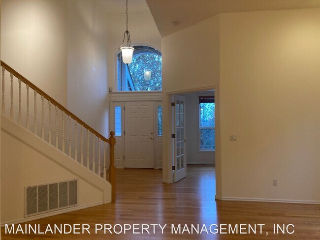 Foto del edificio - 4 br, 3.5 bath House - 9505 NW FLEISCHNER ST