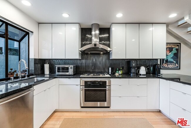 Building Photo - 940 14th St