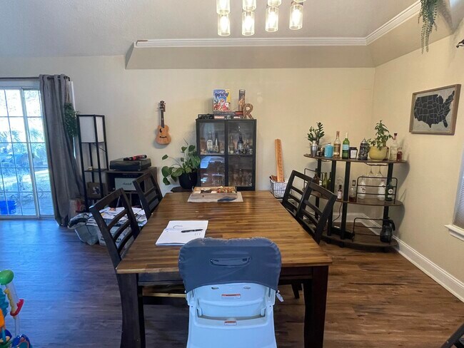 Building Photo - 858 Van Dyke Dr