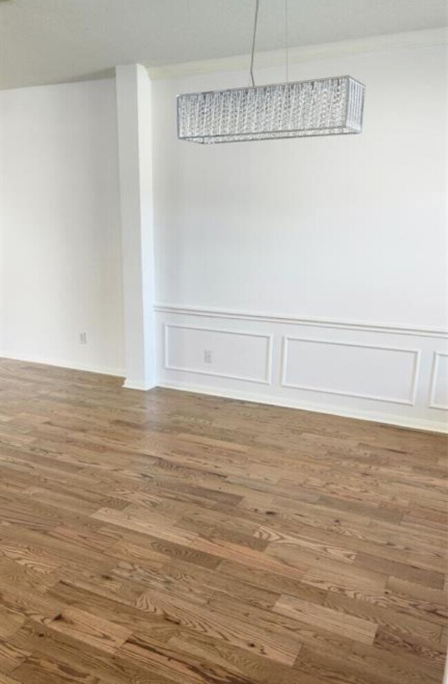 Building Photo - 6626 Albion Cresent Dr