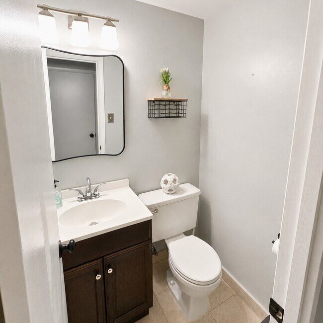 Foto del edificio - 8756 Beacon Cir