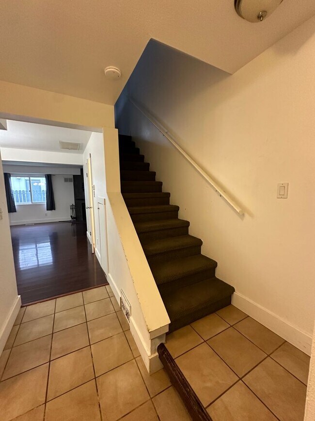 Foto del edificio - 2 bedroom 1.5 bathroom - Close to UAA & JBER!