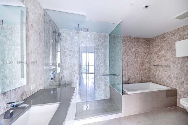 Foto del edificio - 88 SW 7th St