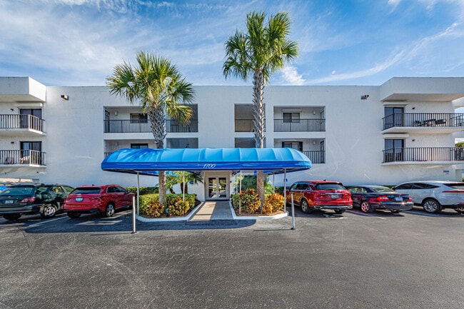 Building Photo - 1700 Ocean Dr