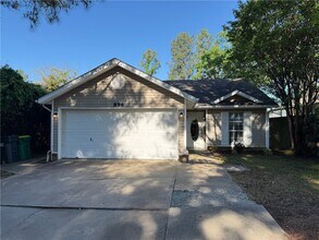 Building Photo - 854 Tamarack St