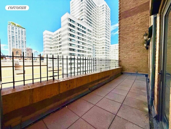 Building Photo - 210 E 68th St