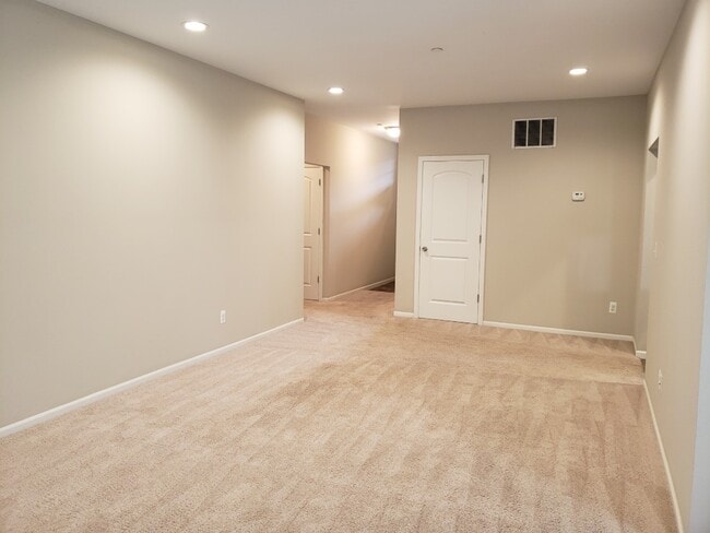 Building Photo - 14261 Shadywood Dr