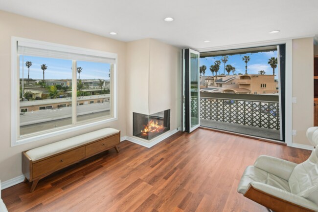 Foto del edificio - Stunning Ocean Beach Top Floor Corner Beac...